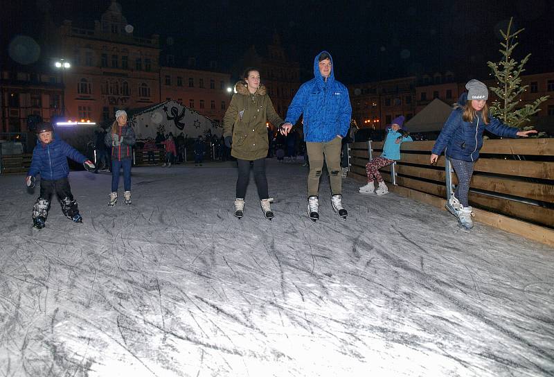 Atmosféra adventu na budějovickém náměstí.