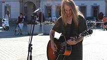 V Českých Budějovicích na Buskers festu vystupuje třeba Gus Ring, který sem přijel až ze Švédska.