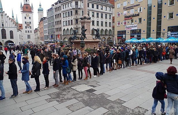 Mladí učitelé demonstrují v Mnichově.