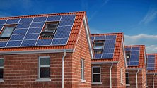 Aktuální solární boom v Česku se zaměřuje hlavně na instalace na rodinné domy a firemní areály.