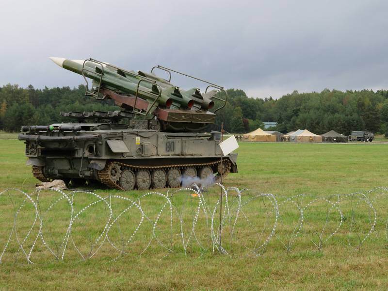 Protiletadlový raketový pluk Strakonice a civilní zálohy cvičily na bechyňské základně vedení boje se vzdušným protivníkem.