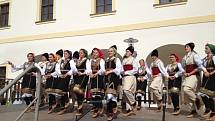 Mezinárodní folklorní festival v Aldersbachu nabídl vystoupení tanečníků z deseti zemí.  