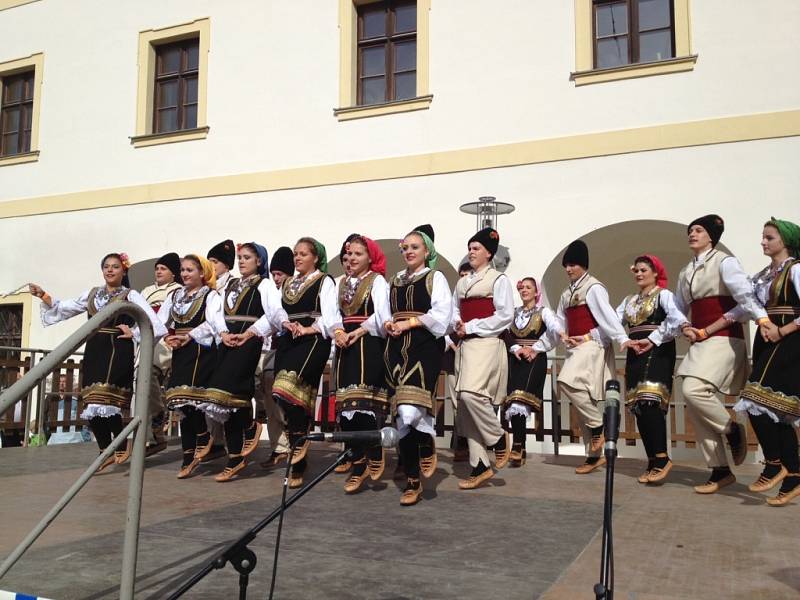 Mezinárodní folklorní festival v Aldersbachu nabídl vystoupení tanečníků z deseti zemí.  