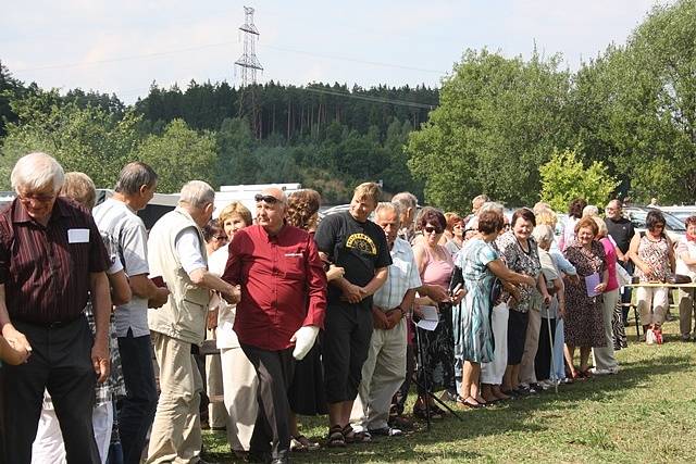 Svěcení kapličky v zaniklých Jaroslavicích.