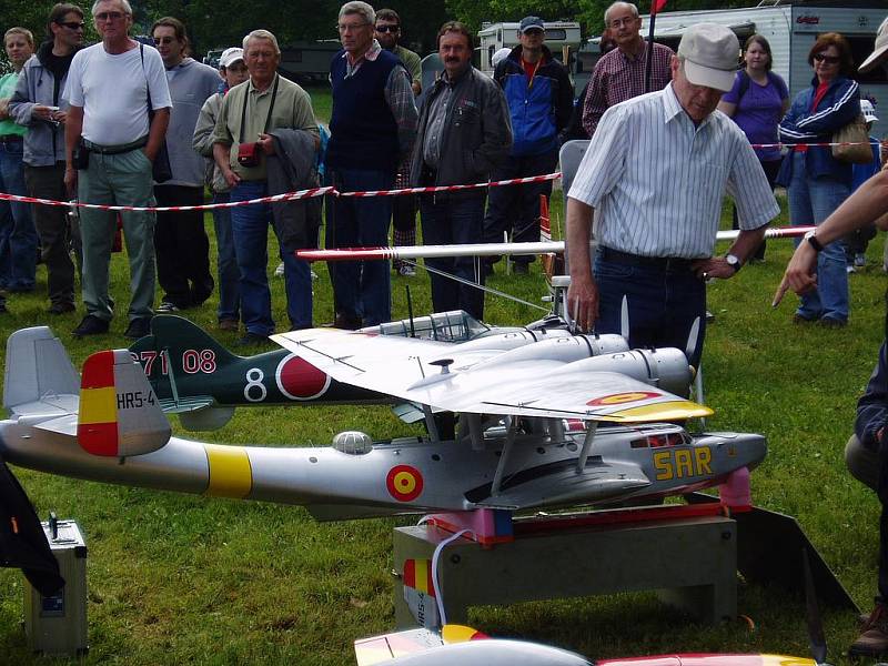 Dornier Do 24 Rolfa Breitingera. Rozpětí 2,7 m, váha 9,6 kg