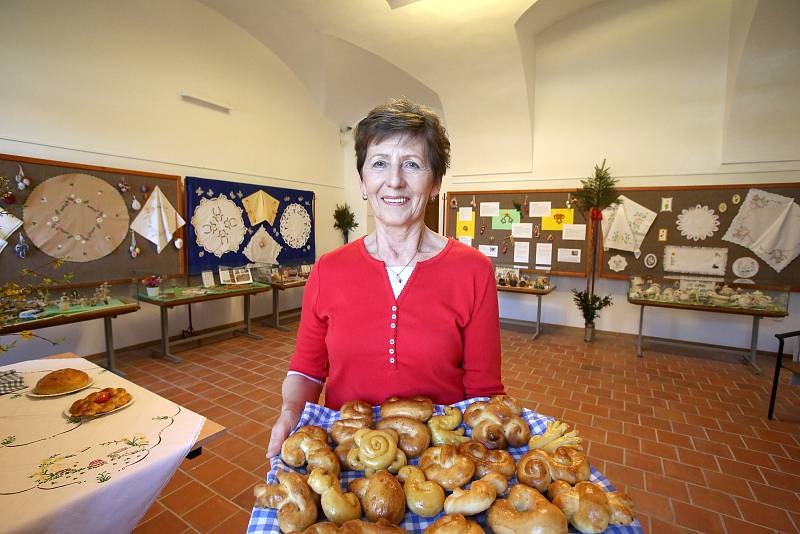 Borovanské seniorky připravily pro své sousedy výstavu o velikonočních zvycích.