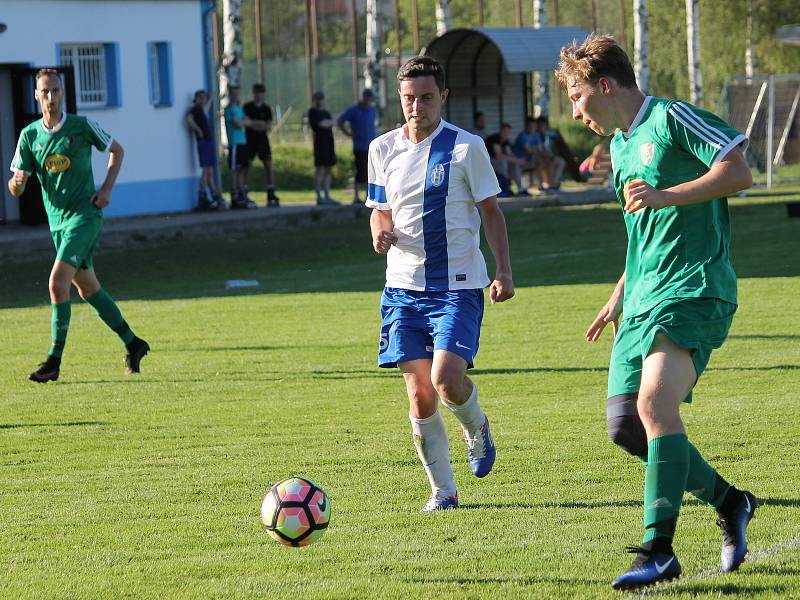 Fotbalisté Dolního Bukovska zdolali v sobotu Mladou Vožici 2:0 (2:0), skórovali Zahradník a Klika.