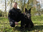 Jiří Frank s ovčákem Witem, který patří mezi nejlepší psy budějovické policie. 