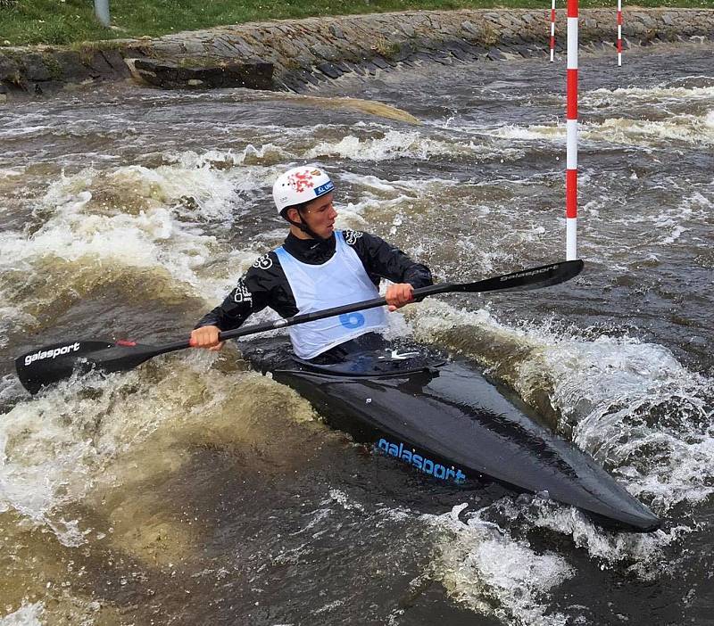 Peřeje pod Lipnem obsadí vodáci. Na snímku juniorský vicemistr světa Jakub Krejčí.