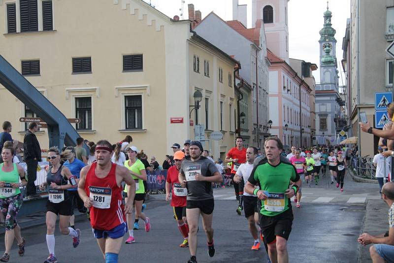 Závodníci Mattoni 1/2Maratonu 2016 v Českých Budějovicích.