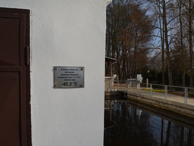 Rekordně nízkou teplotu naměřenou 11. 2. 1929 připomíná pamětní tabulka na Stecherově mlýně nedaleko Litvínovic. Teplota klesla na hodnotu -42,2 °C, jenže ta se nevešla „do tabulek“.
