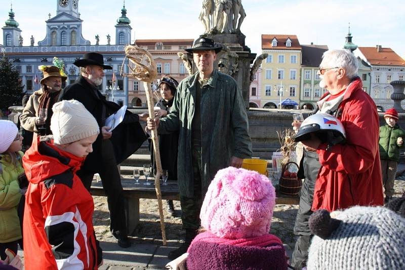 Symbolické putování po českobudějovických věžích patří již tradičně k silvestrovským akcím. Děti si je opět náramně užívaly.