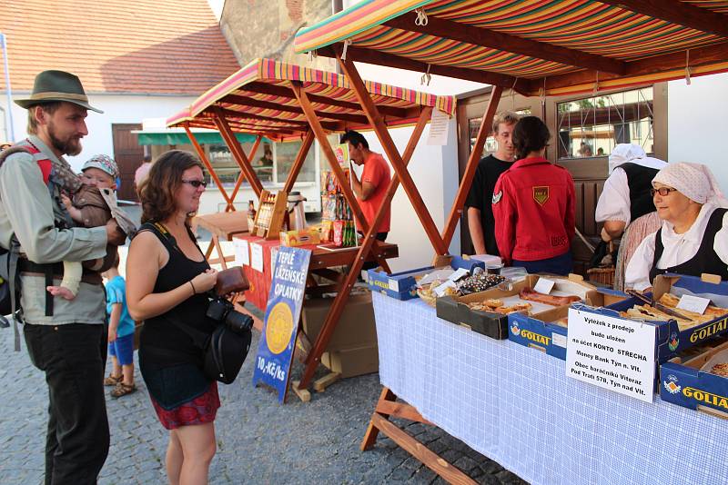 Sobotní městské slavnosti zasvětili Vltavotýnští známému loutkáři Matěji Kopeckému, který byl ve městě pohřben.