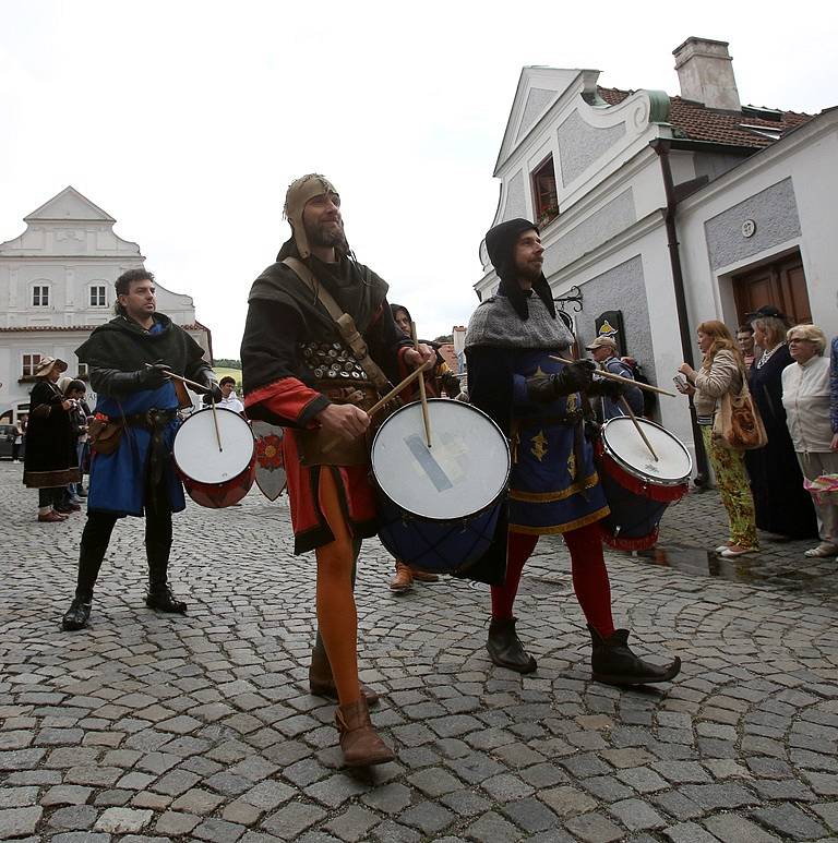 Slavnosti pětilisté růže v Českém Krumlově si připomněly 25. výročí obnovení jejich tradice. 