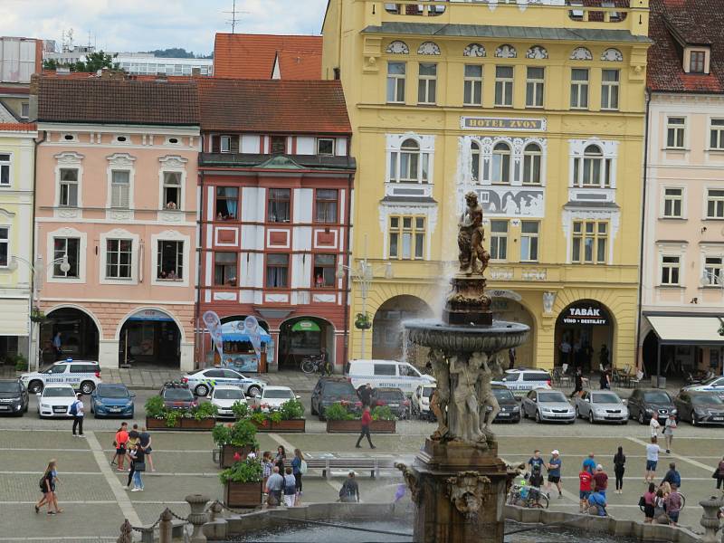 Všechny složky integrovaného záchranného systému zasahují na náměstí Přemysla Otakara II.