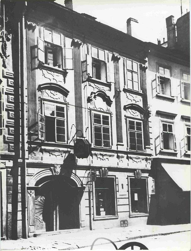 Dům č. 12 v Široké, rok 1930 až 1935. Foto ze sbírky fotografií a pohlednic Jiřího Dvořáka poskytl Státní okresní archiv České Budějovice.