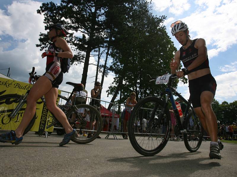 Xterra Czech 2008 nabídla divákům pod hlubockým zámkem nevšední zážitky.