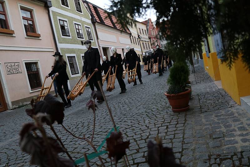 I letos vyrazili hrkači do centra Českých Budějovic. Vyrazili v 19. hodin z Piaristického náměstí.