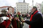 V Českém Krumlově zavedli tradici otevírání svatomartinského vína. Na Bílém koni přijel 11. listopadu svatý Martin a v 11.11 slavnostně na náměstí Svornosti otevřel mladé víno. 