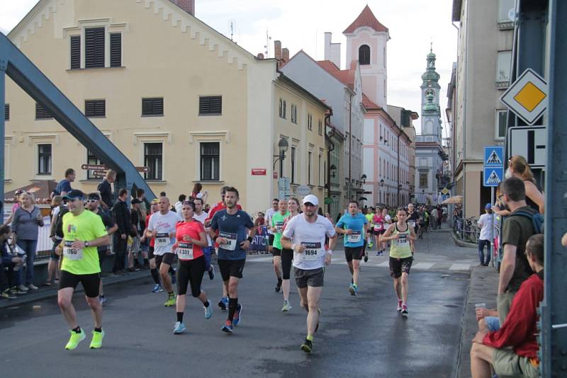 Závodníci Mattoni 1/2Maratonu 2016 v Českých Budějovicích.