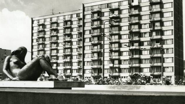 Panelové domy na Lidické třídě. Ty první zde začaly růst před koncem roku 1959.