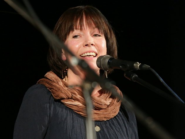 Pocta skupině Minnesengři, kteří vznikli před 45 lety, se odehrála 14. listopadu 2013 v českobudějovickém DK Metropol. Na snímku zpěvačka Lída Pouzarová.