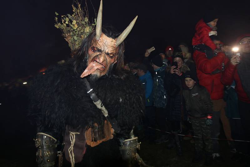 Na fotbalovém hřišti v Nemanicích řádili Krampusové.