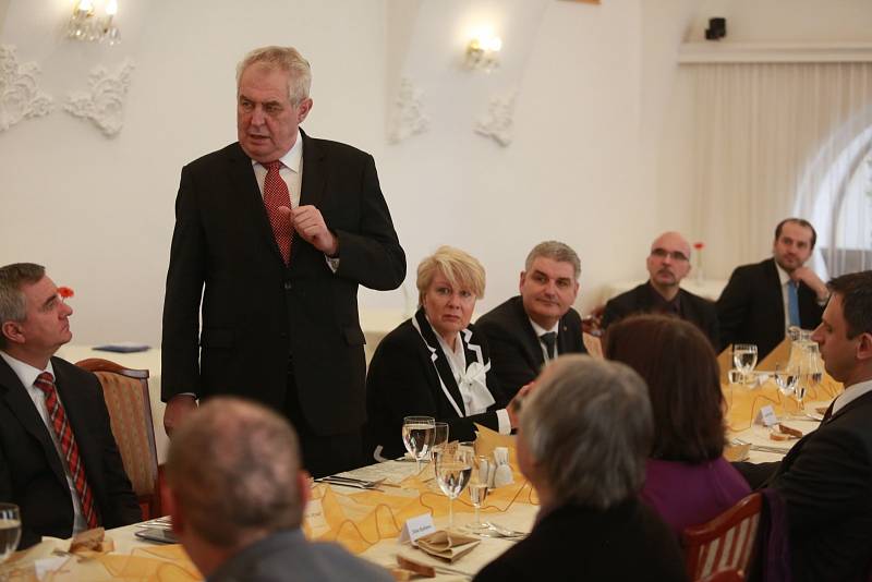 Prezident České republiky Miloš Zeman zahájil 17. února návštěvu v Jihočeském kraji.