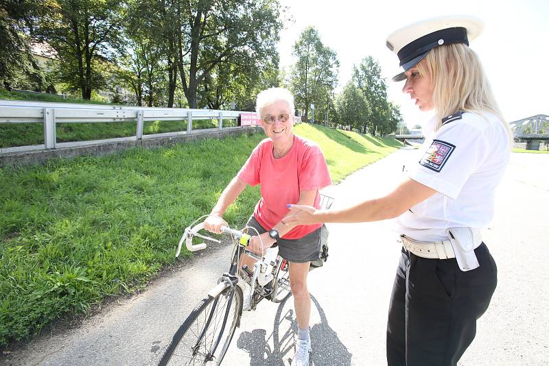 Na konci července zemřeli na silnicích dva cyklisté. Také proto policie pořádá týdenní krajskou bezpečnostně preventivní akci nazvanou "Bezpečně na kole".