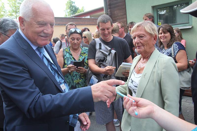 Ve čtvrtek začal v Českých Budějovicích 44.ročník mezinárodního agrosalonu Země živitelka 2017.