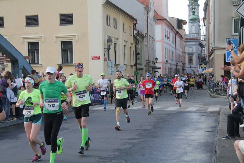 Závodníci Mattoni 1/2Maratonu 2016 v Českých Budějovicích.