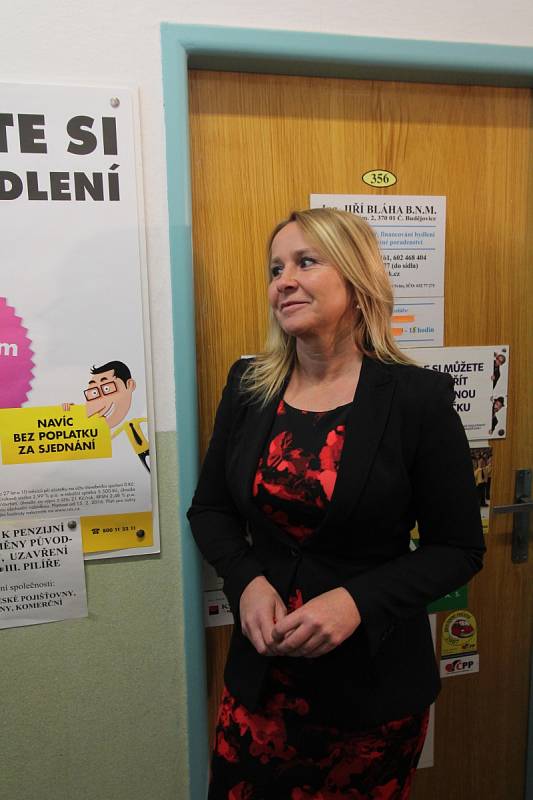 V pondělí dopoledne padla krajská koalice ČSSD, ANO a Jihočechů 2012. Na snímku první náměstkyně hejtmana Lucie Kozlová.