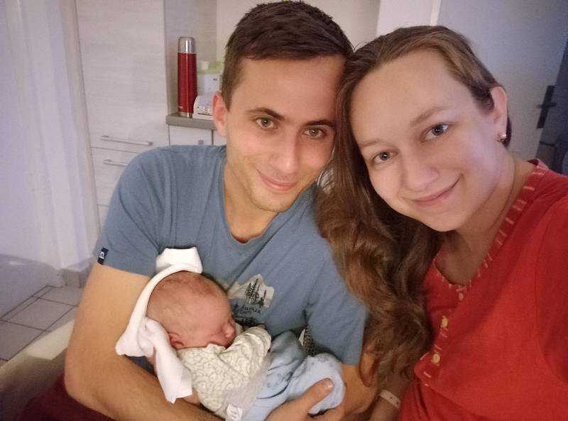 Matěj Šimbera z Písku. Prvorozený syn Elišky a Michala Šimberových se narodil 31. 10. 2021 v 5.55 hodin. Při narození vážil 3750 g a měřil 52 cm.
