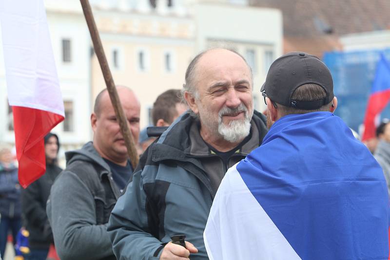 Přenos demonstrace z Prahy na českobudějovickém náměstí.