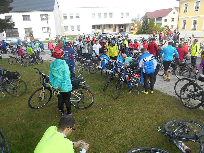 Plnoletosti letos dosáhla populární cykloturistická akce Jízda pro Růži.