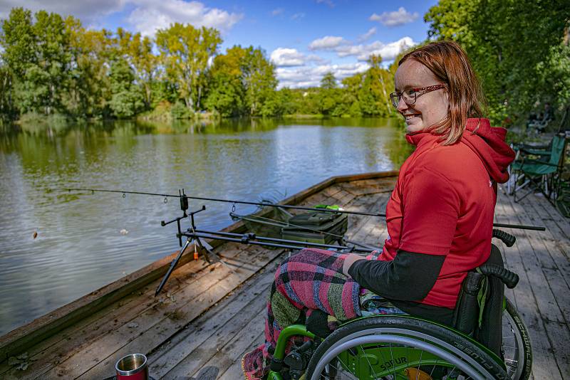 Speciální mola s nájezdovými rampami umožňují pohyb lidí na vozíčku.