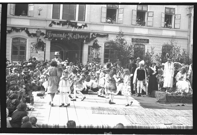 Novohradsko pohledem legendárních českokrumlovských fotografů Josefa a Františka Seidelových.