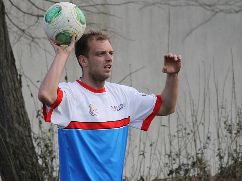 Jarní posila z Rudolfova Miroslav Novotný dal jediný gól fotbalistů Nemanic, kteří podlehli Velešínu.