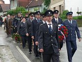 Pochodem k pomníku padlých byla zahájena oficiální část oslav 130 let trvání Sboru dobrovolných hasičů Římov.