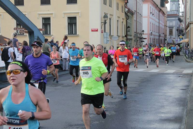 Závodníci Mattoni 1/2Maratonu 2016 v Českých Budějovicích.