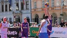 České Budějovice - Sobota 10. června patří na náměstí Přemysla Otakara II. v Českých Budějovicích basketbalu. Po roce tam dorazila Chance 3x3 Tour. U Samsona vyrostly čtyři kurty s mobilními koši.