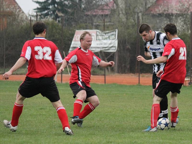 Fotbalisté Nových Hodějovic na úvod vyhráli. Porazili doma Lokomotivu ČB B 3:1. 