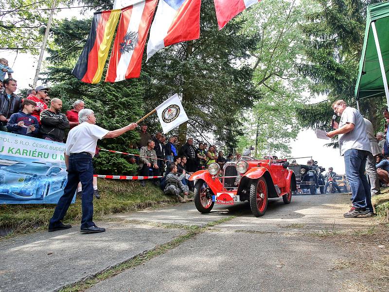 Sobotu si užili milovníci starých aut a motorek s Rallye Křivonoska.