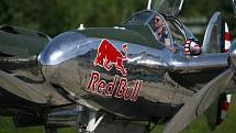 Letecká skupina Red Bull Flying Bulls z Hangáru 7 v Salcburku hostovala do včerejška na letišti v Plané u Českých Budějovic. Ve vzduchu i na zemi se představily slavné stroje, např. Lockheed P38 Lightning, kterým létal spisovatel Antoine de Saint-Exupéry.