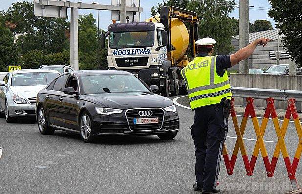 Dešťové stop cizincům v Salcburku.