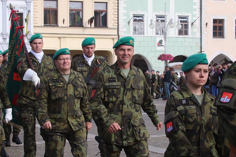 Slavnostní akt a položení věnců k pomníku T.G. Masaryka na českobudějovickém náměstí ke Dni vzniku samostatného československého státu.