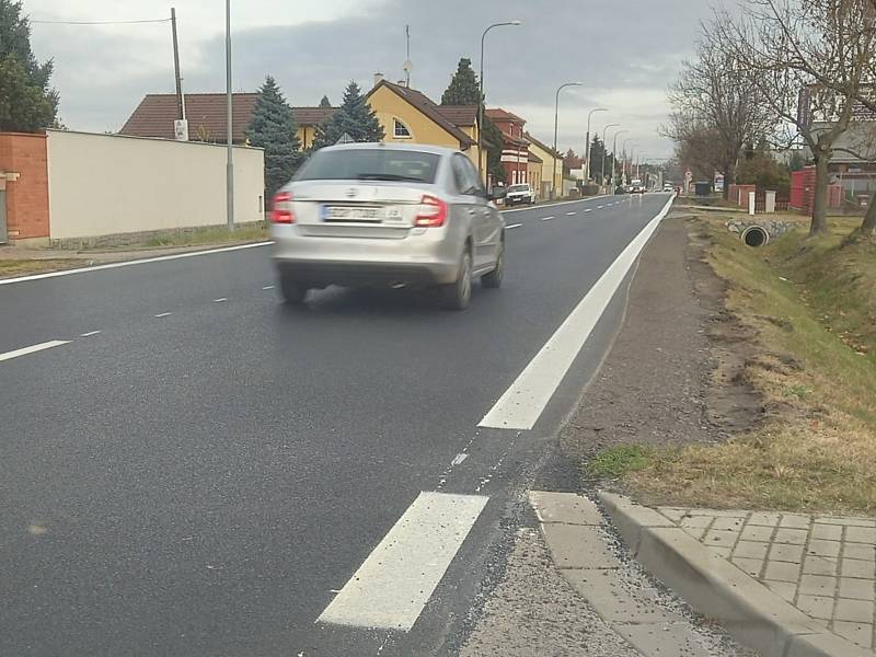 Dopravní změny v Českých Budějovicích. Od 22. listopadu skončila krátká uzavírka Husovy třídy v Českém Vrbném kvůli rekonstrukci vozovky (na snímku).