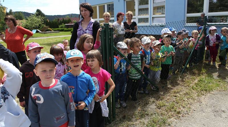 Lidé ve Větřní si nenechali ujít setkání s Milošem Zemanem. 