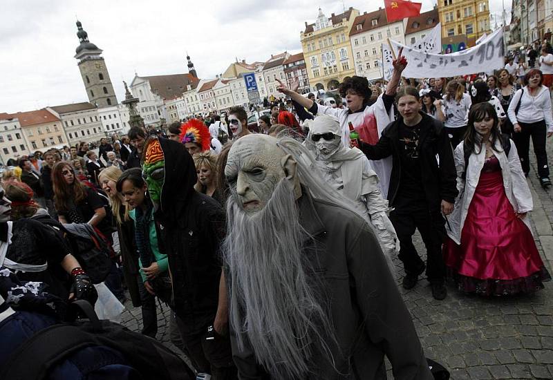 Barevným průvodem městem a následnou volbou krále/královny vyvrcholila v pátek 7. května tradiční oslava jara a  studentského života Majáles v Českých Budějovicích. 