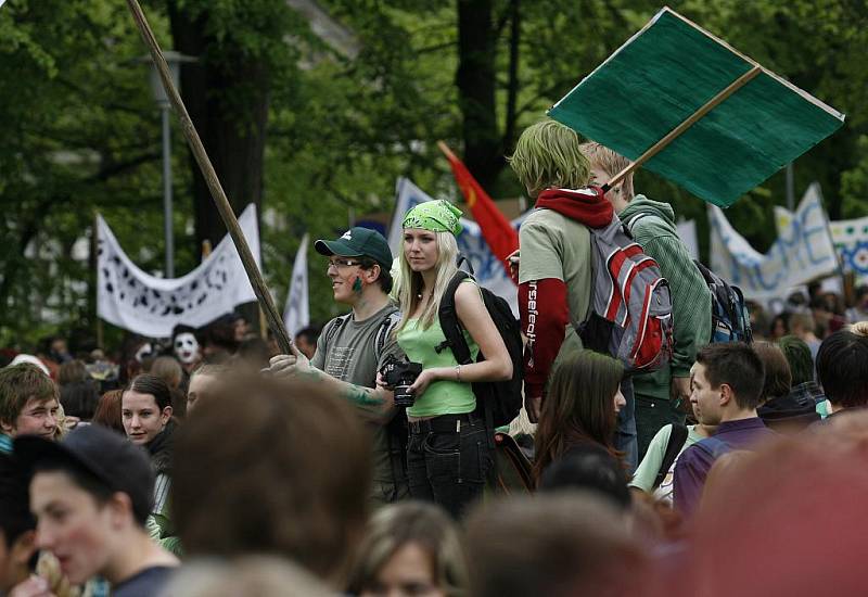 Barevným průvodem městem a následnou volbou krále/královny vyvrcholila v pátek 7. května tradiční oslava jara a  studentského života Majáles v Českých Budějovicích. 